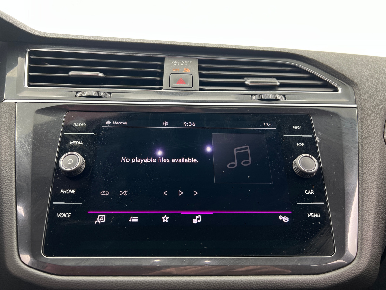 Thumbnail: 2022 Volkswagen Tiguan - 3