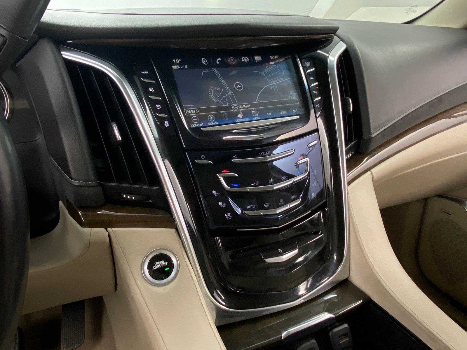 Thumbnail: 2018 Cadillac Escalade - 3