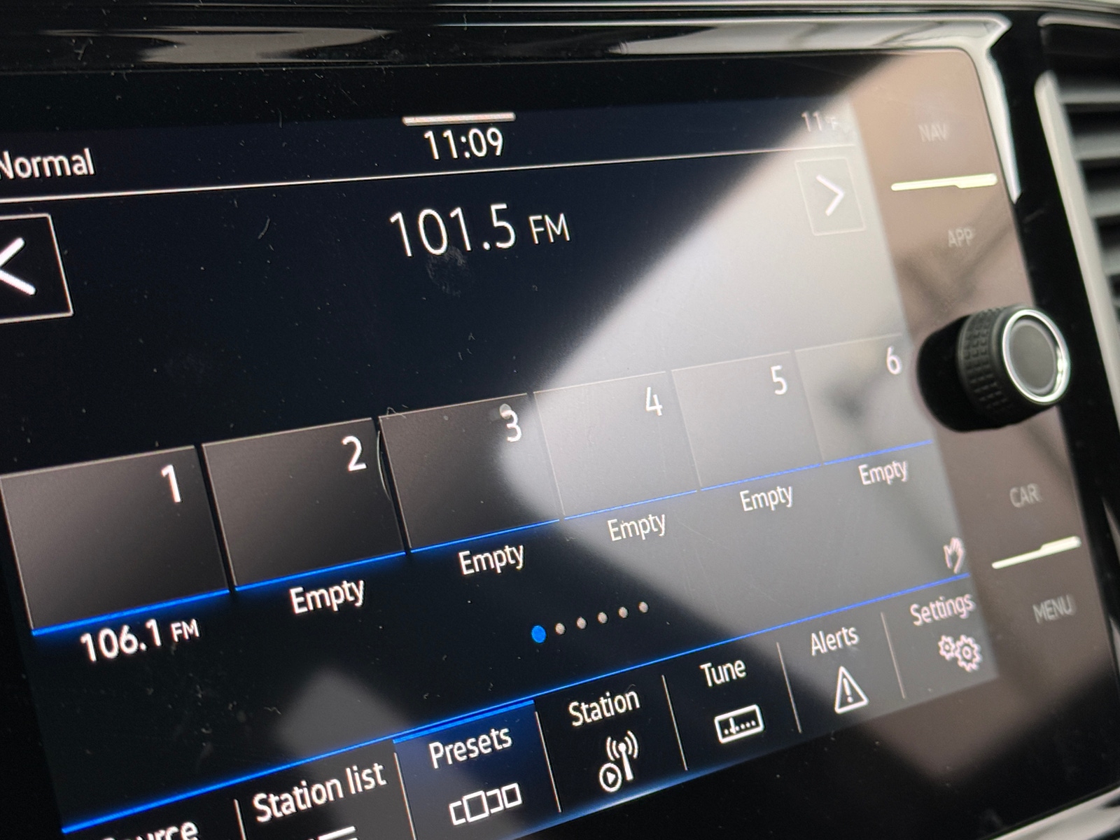 Thumbnail: 2023 Volkswagen Atlas - 3