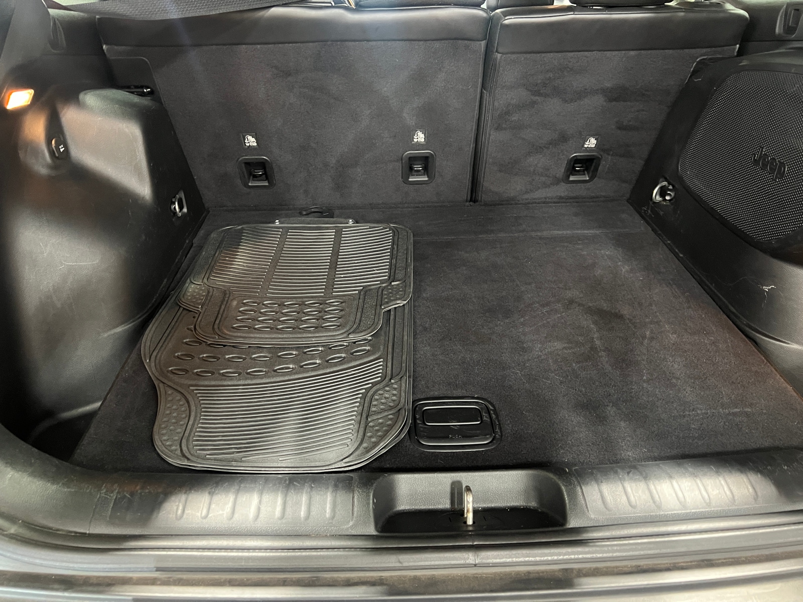 Thumbnail: 2020 Jeep Cherokee - 6