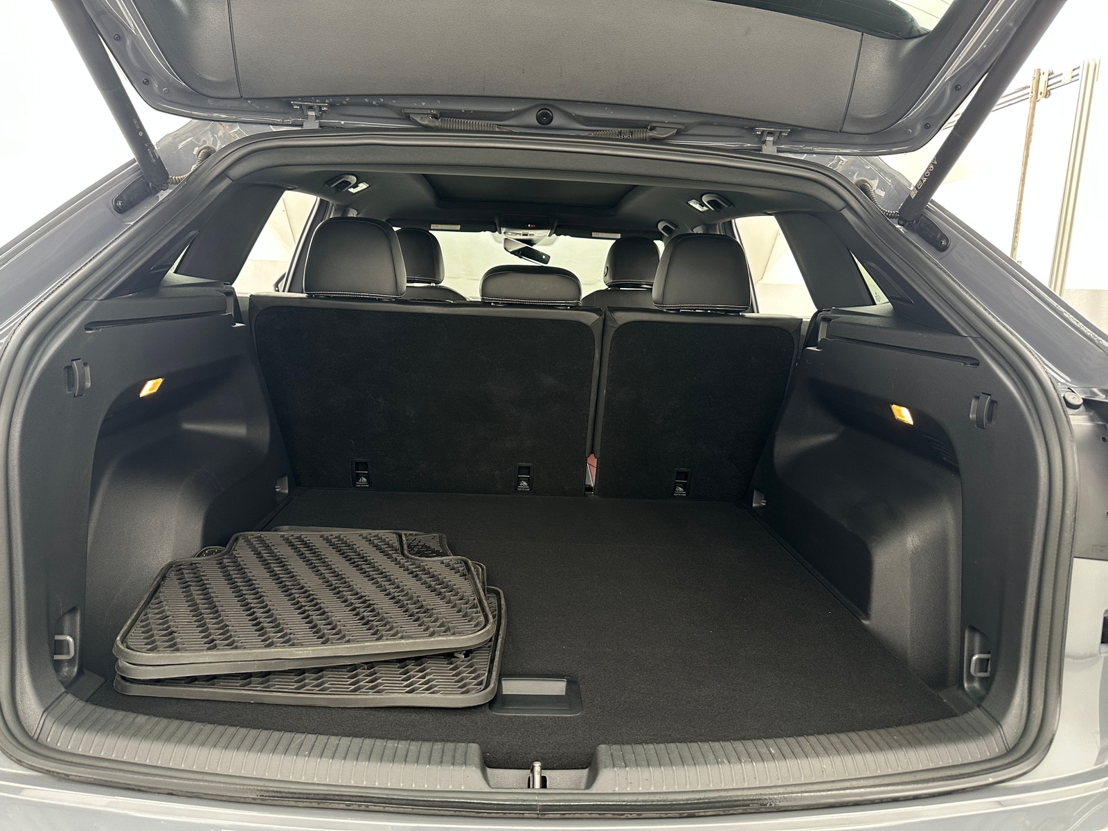 Thumbnail: 2023 Volkswagen Atlas - 6