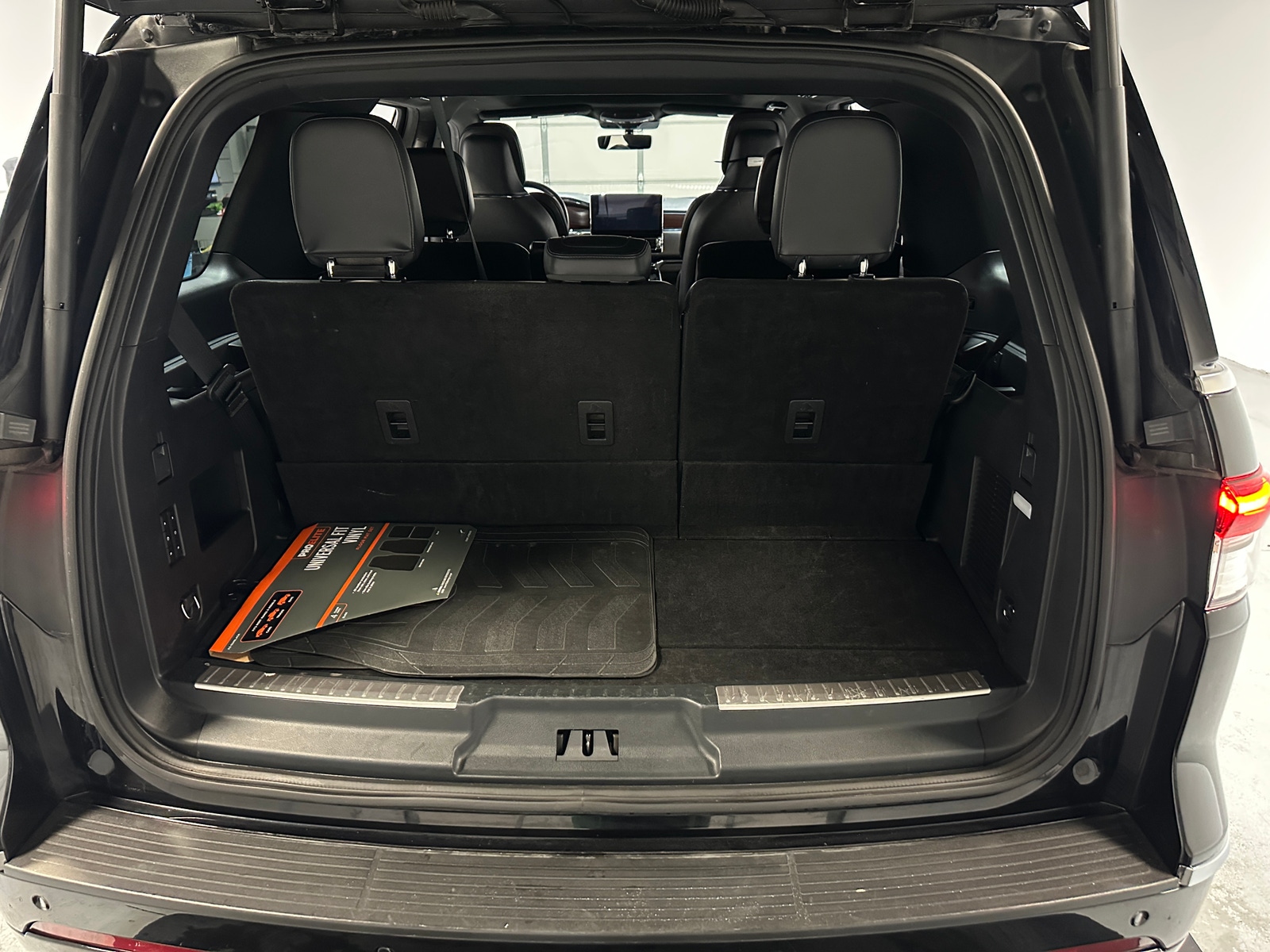 Thumbnail: 2024 Lincoln Navigator - 6