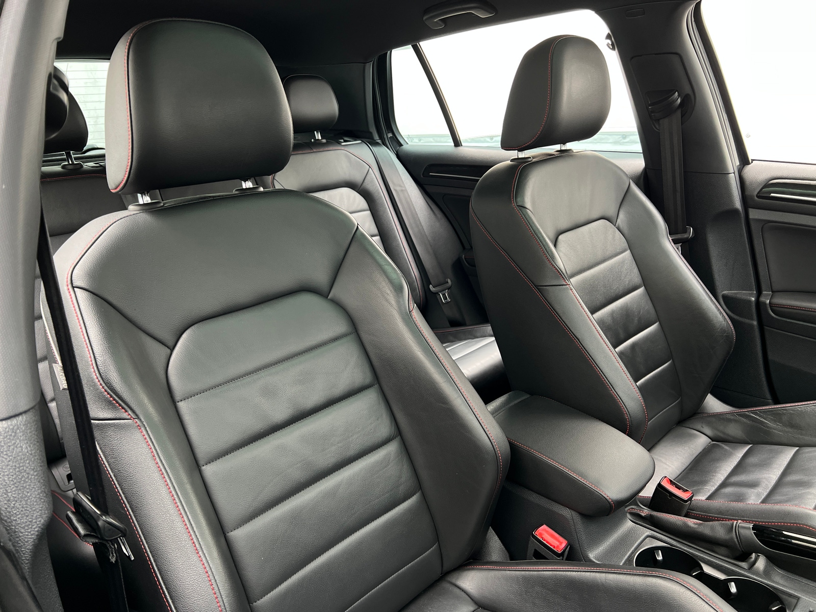 Thumbnail: 2016 Volkswagen Golf - 2