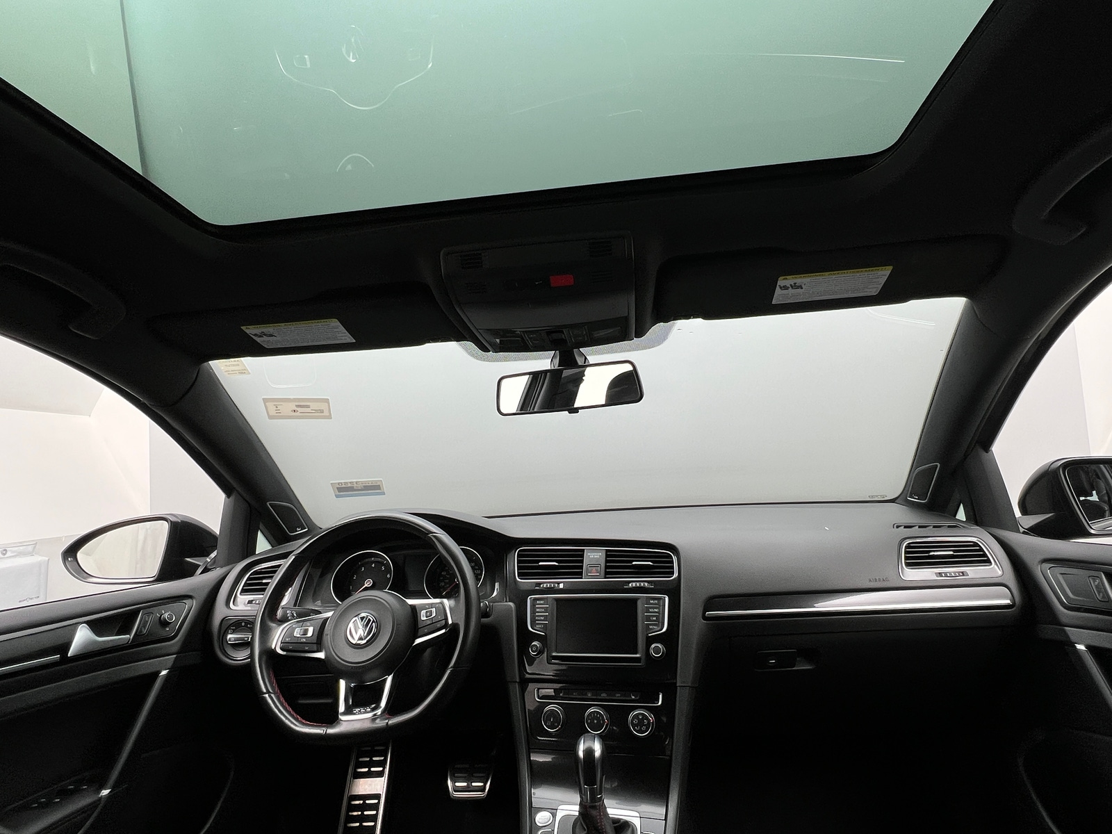 Thumbnail: 2016 Volkswagen Golf - 3