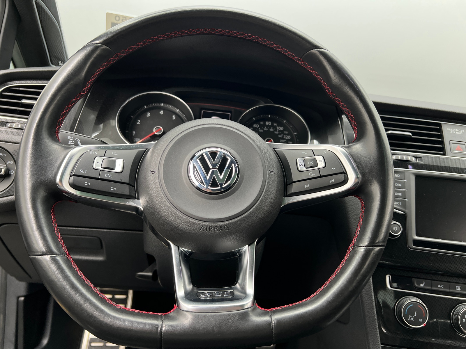 Thumbnail: 2016 Volkswagen Golf - 5