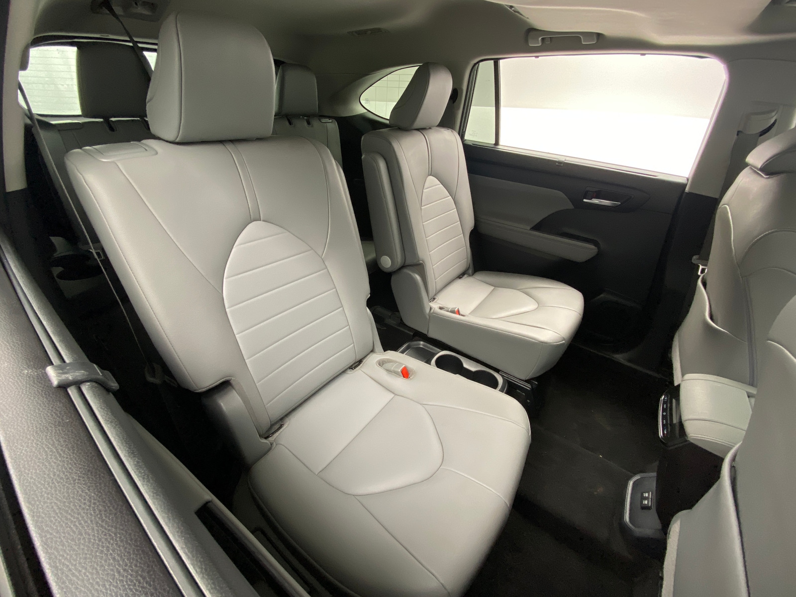 Thumbnail: 2020 Toyota Highlander - 5