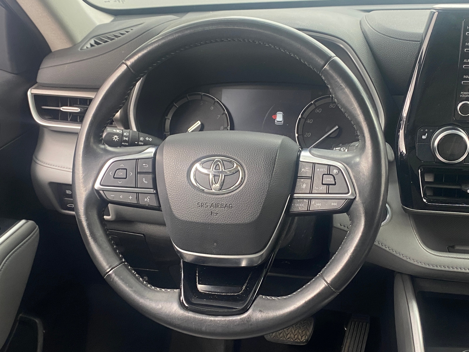 Thumbnail: 2020 Toyota Highlander - 4