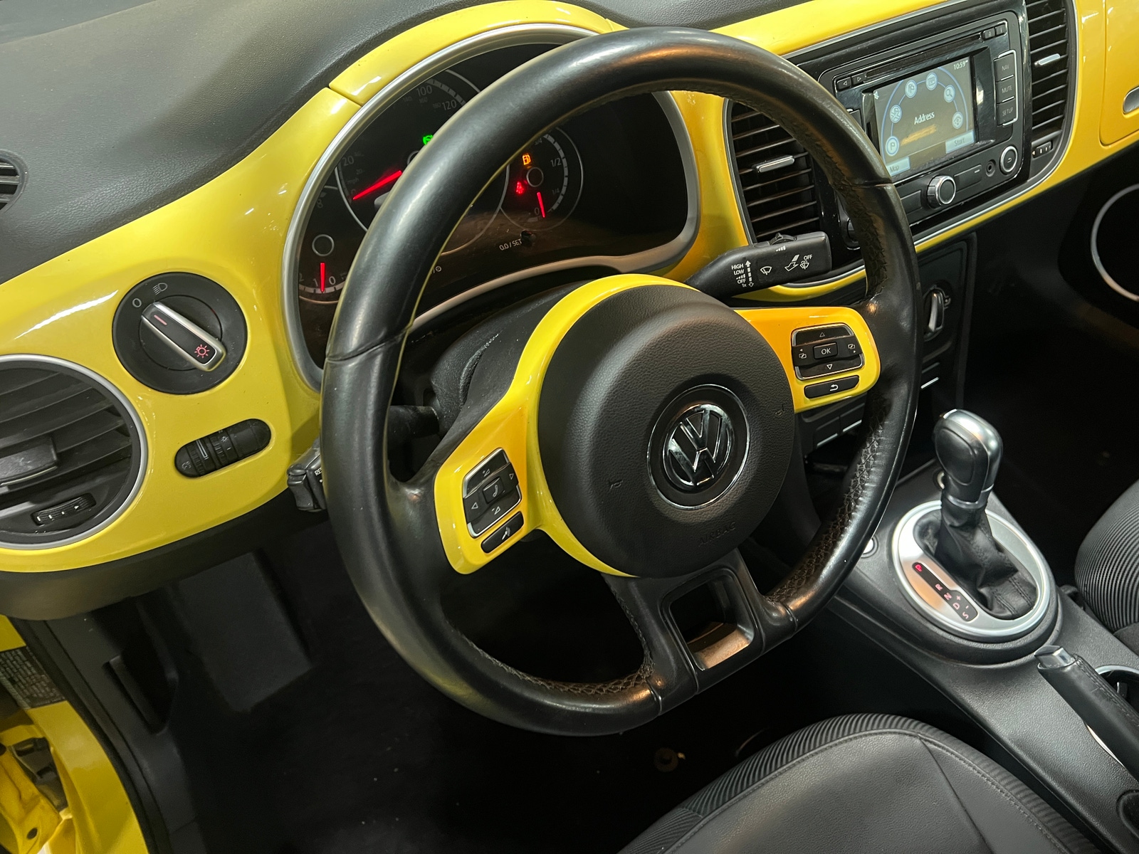 Thumbnail: 2014 Volkswagen Beetle - 4