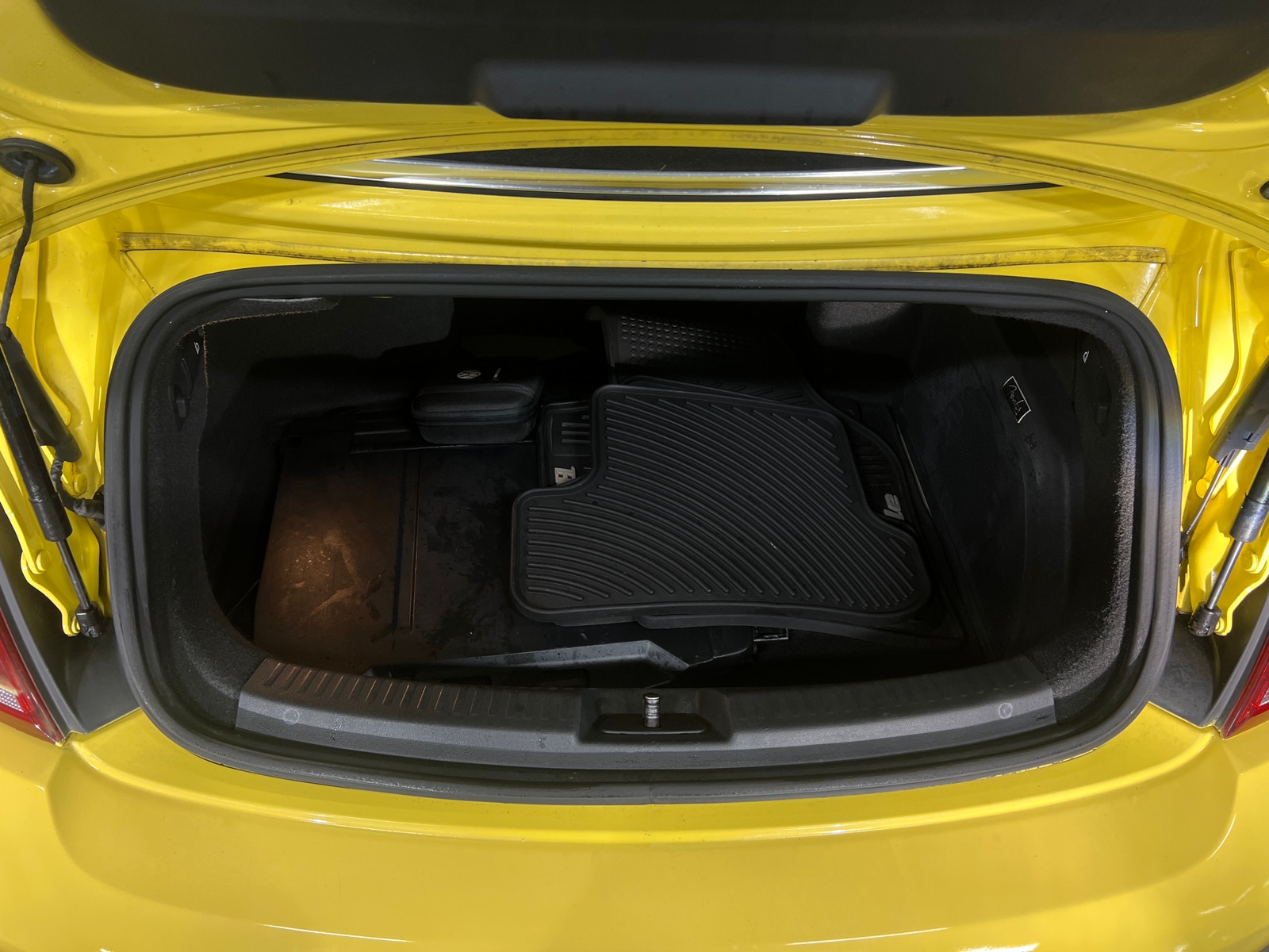 Thumbnail: 2014 Volkswagen Beetle - 6