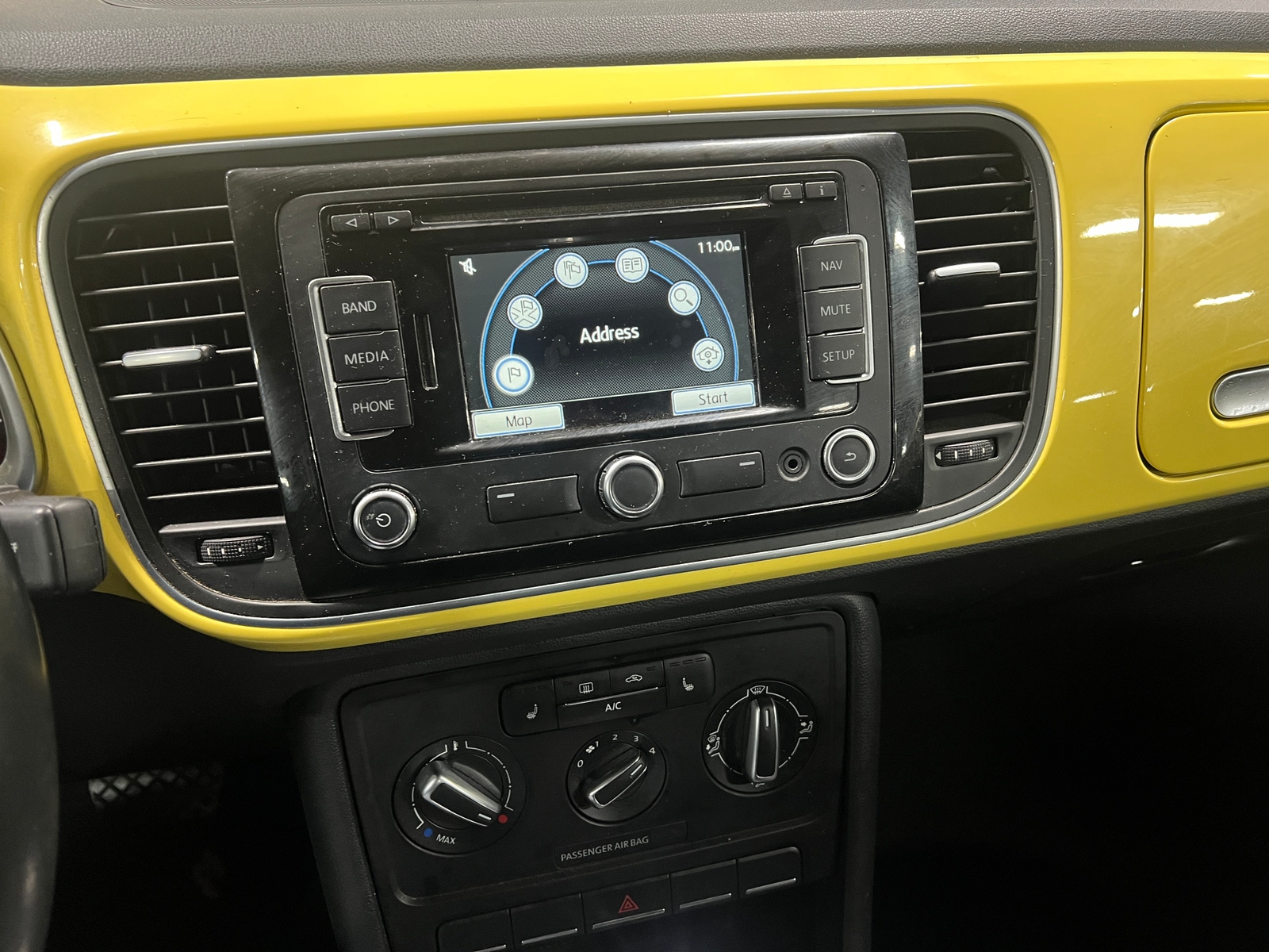 Thumbnail: 2014 Volkswagen Beetle - 3