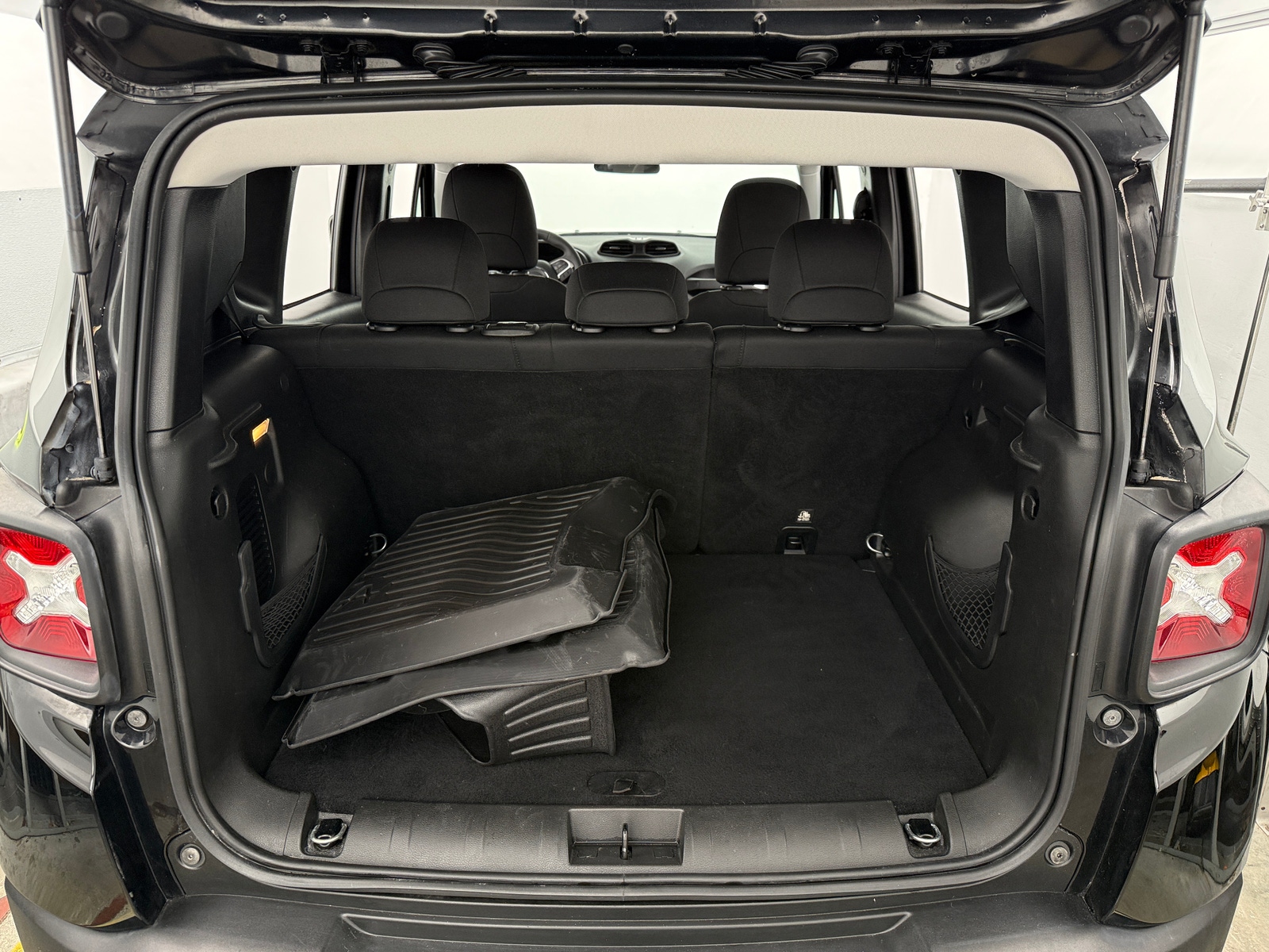 Thumbnail: 2018 Jeep Renegade - 7