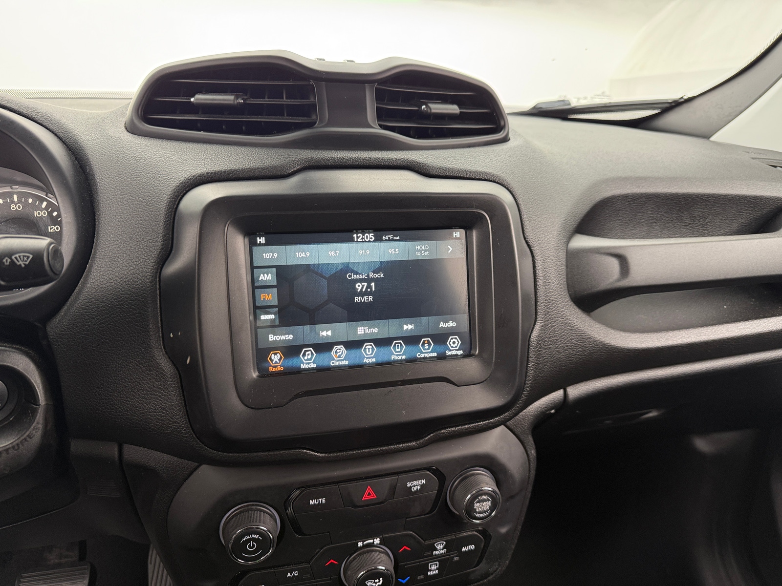 Thumbnail: 2018 Jeep Renegade - 4