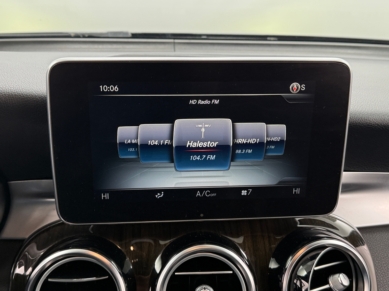 Thumbnail: 2018 Mercedes-Benz GLC - 3