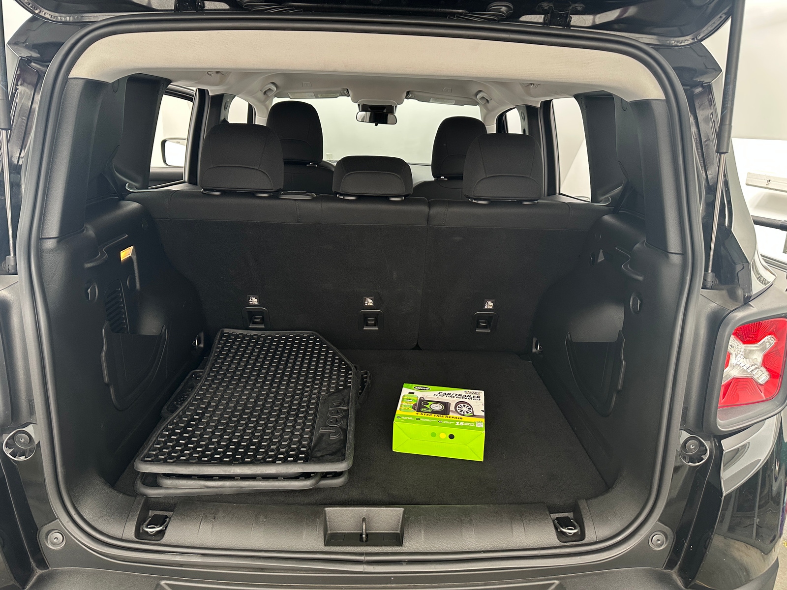 Thumbnail: 2022 Jeep Renegade - 7