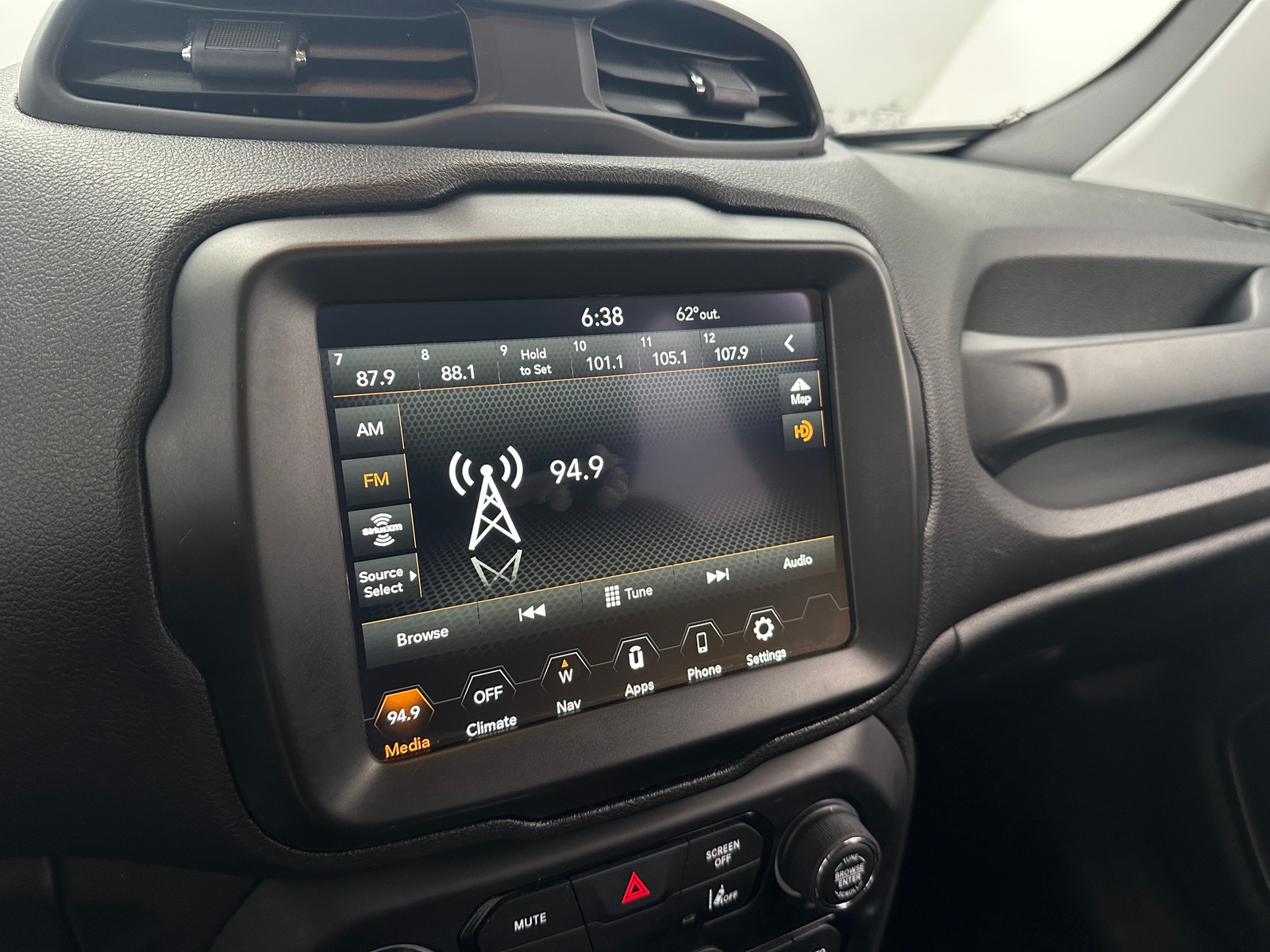 Thumbnail: 2022 Jeep Renegade - 4