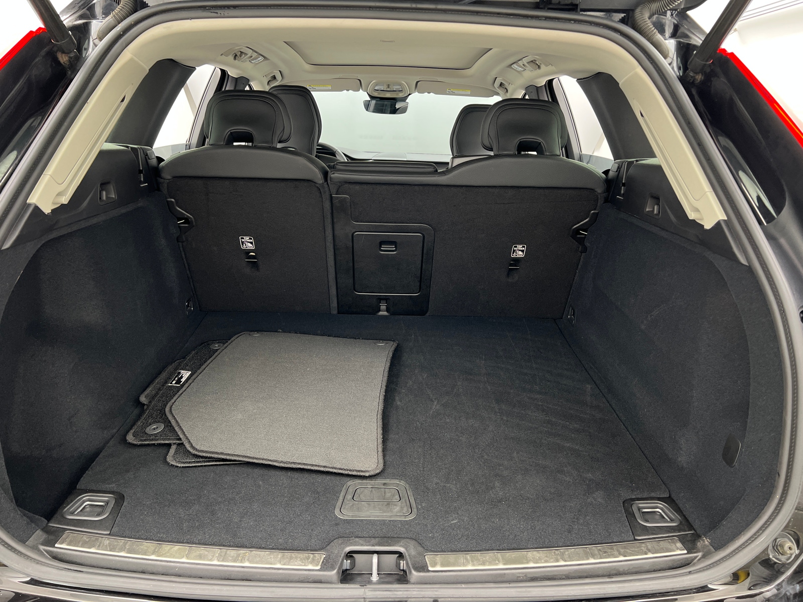 Thumbnail: 2025 Volvo XC60 - 6