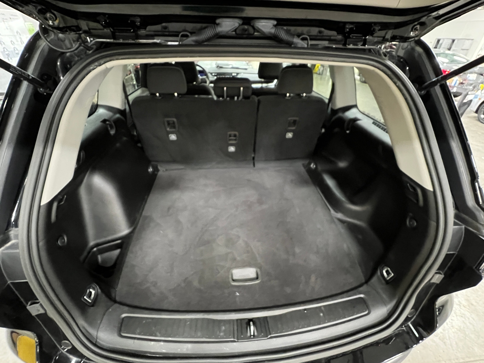 Thumbnail: 2023 Jeep Grand Cherokee - 7