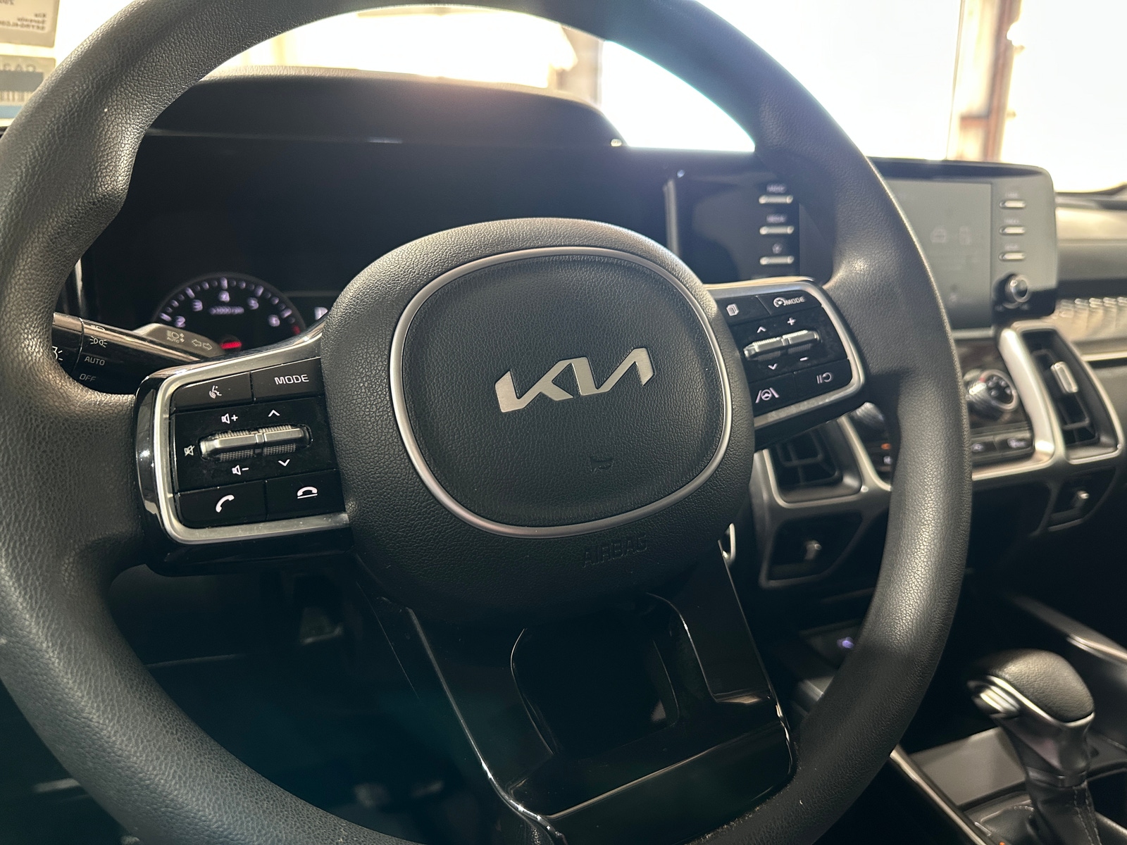 Thumbnail: 2023 Kia Sorento - 5