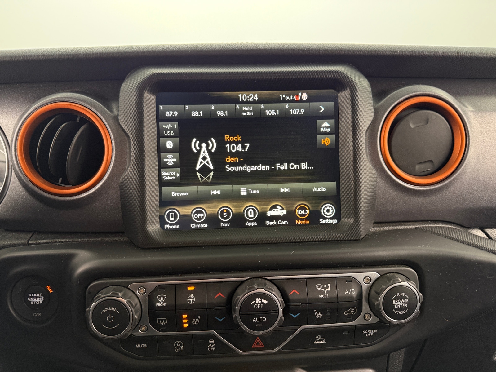 Thumbnail: 2021 Jeep Gladiator - 3