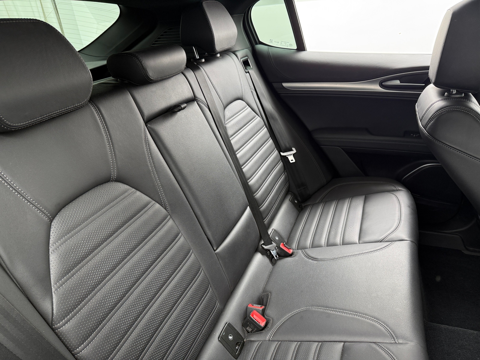 Thumbnail: 2022 Alfa Romeo Stelvio - 5