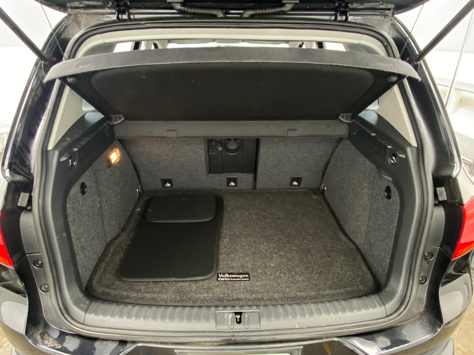 Thumbnail: 2017 Volkswagen Tiguan - 7