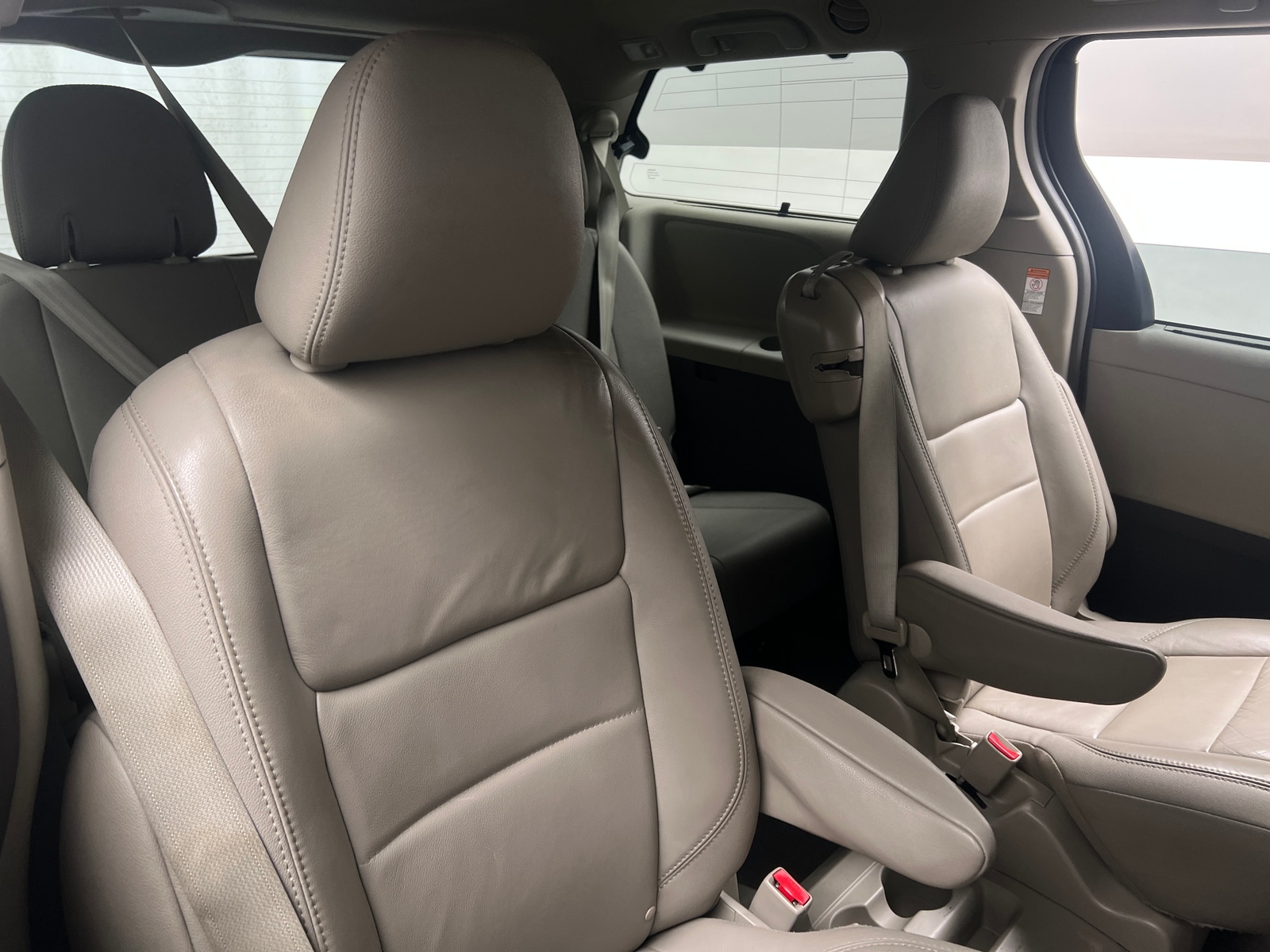 Thumbnail: 2017 Toyota Sienna - 5