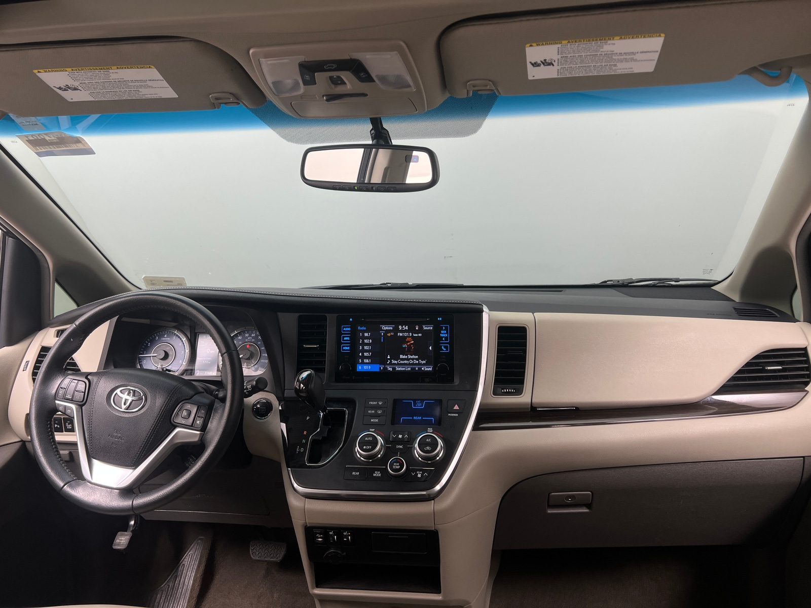 Thumbnail: 2017 Toyota Sienna - 2