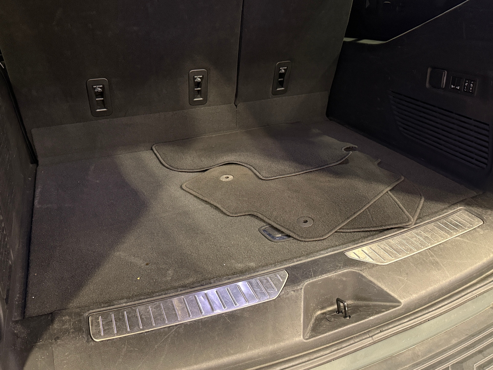 Thumbnail: 2023 Chevrolet Suburban - 6