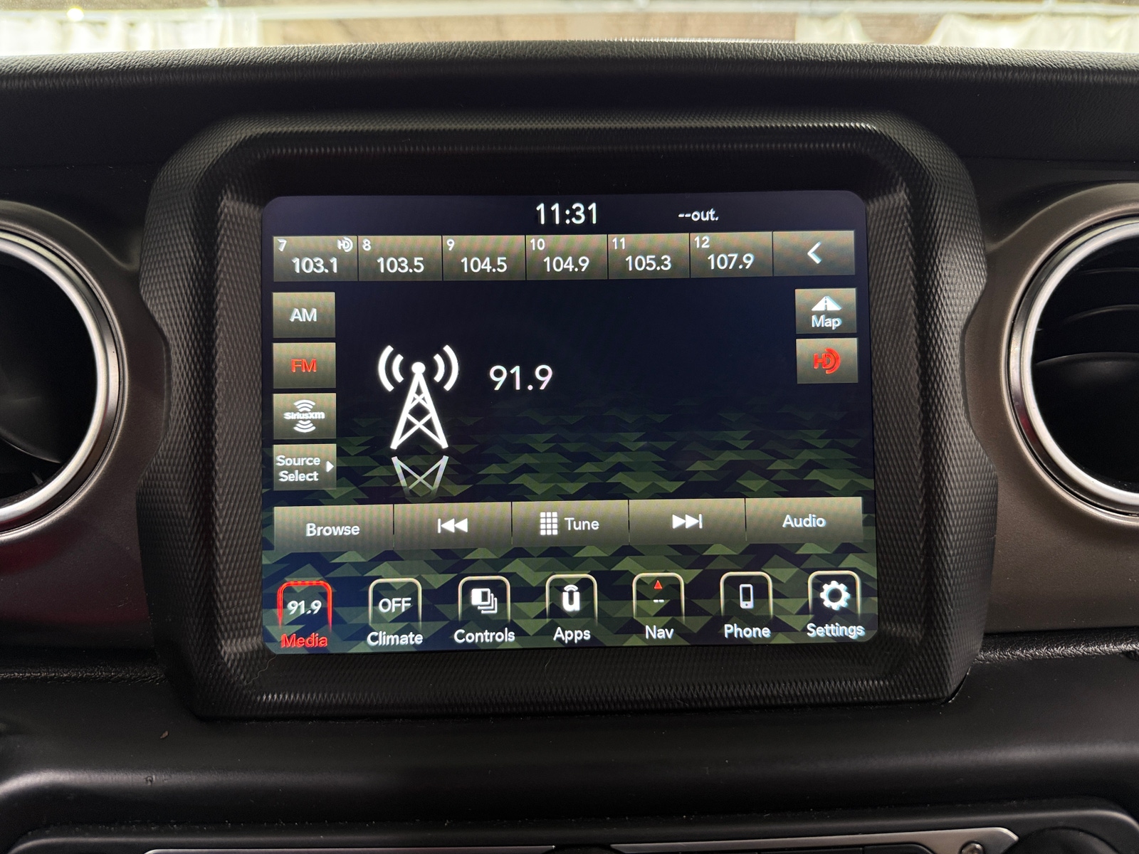 Thumbnail: 2021 Jeep Gladiator - 3