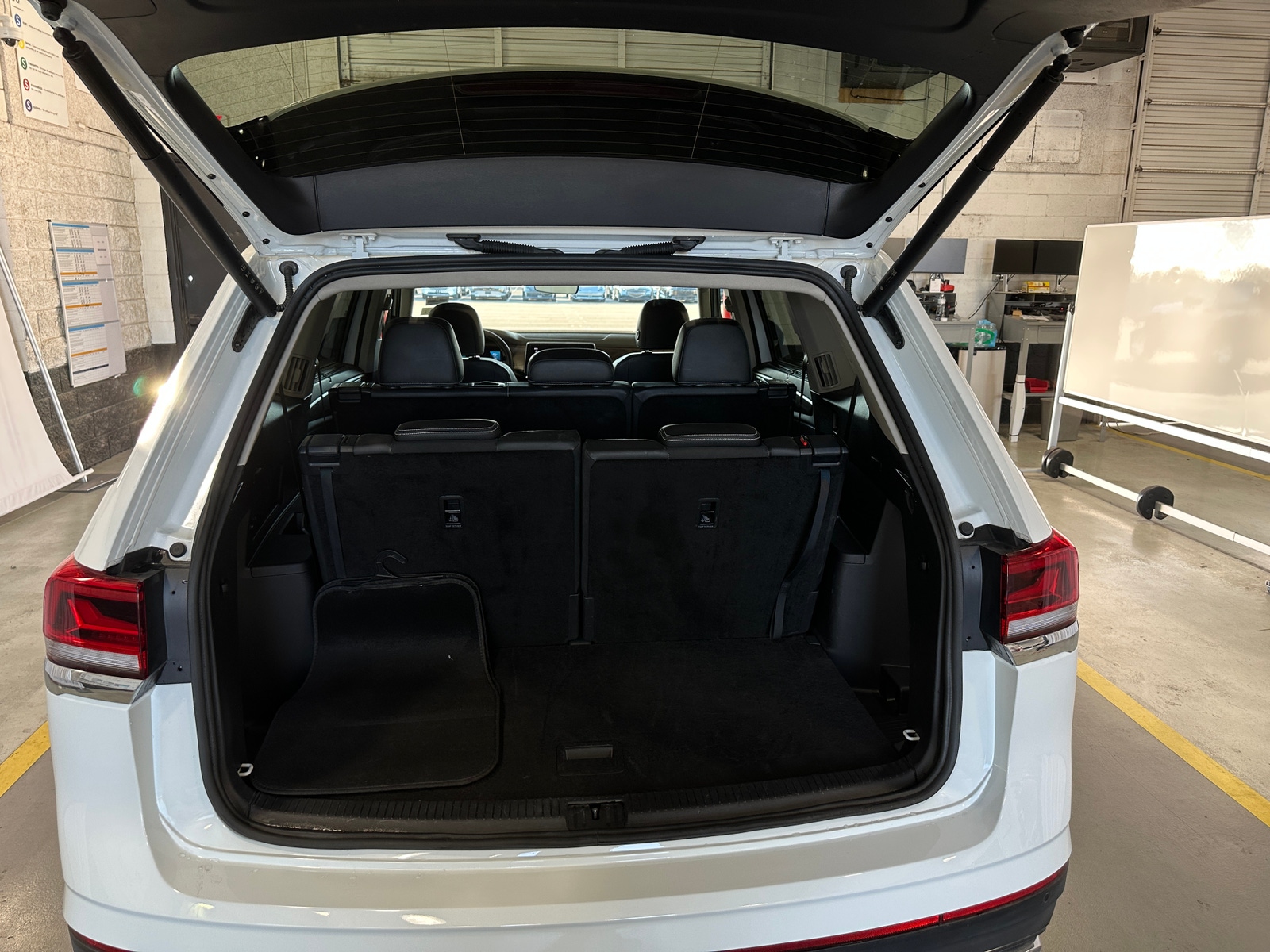 Thumbnail: 2025 Volkswagen Atlas - 6