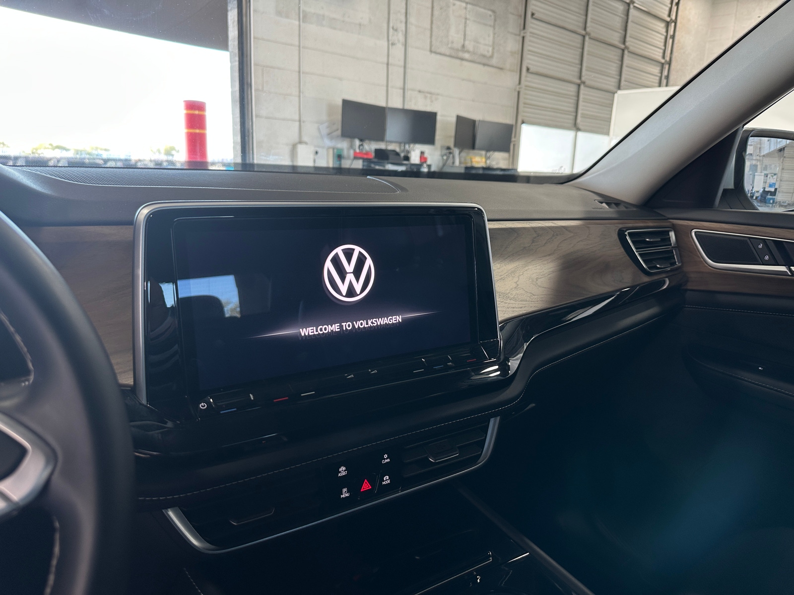 Thumbnail: 2025 Volkswagen Atlas - 3