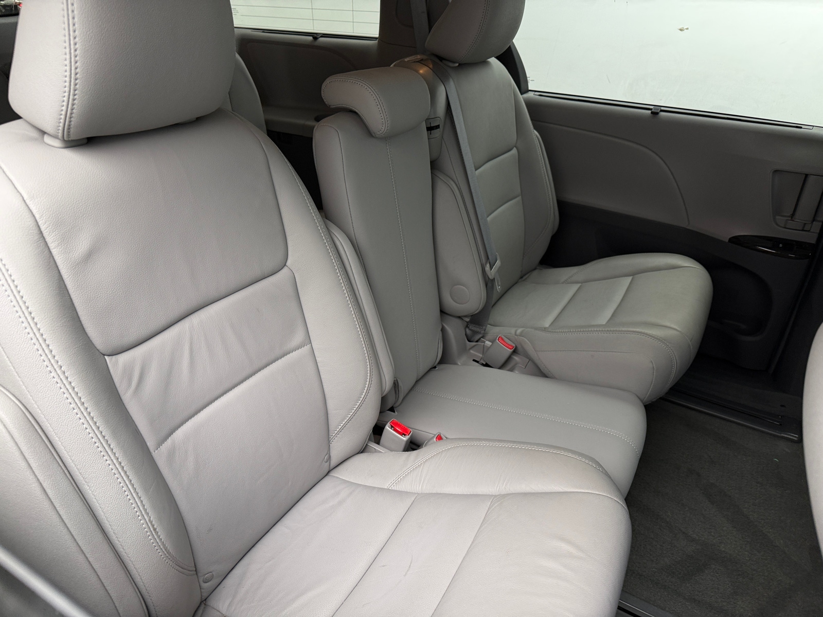 Thumbnail: 2017 Toyota Sienna - 5