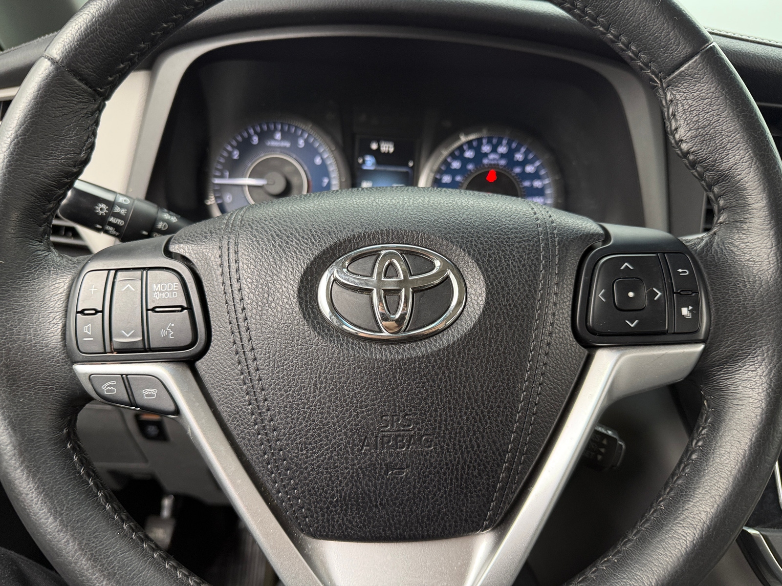 Thumbnail: 2017 Toyota Sienna - 4