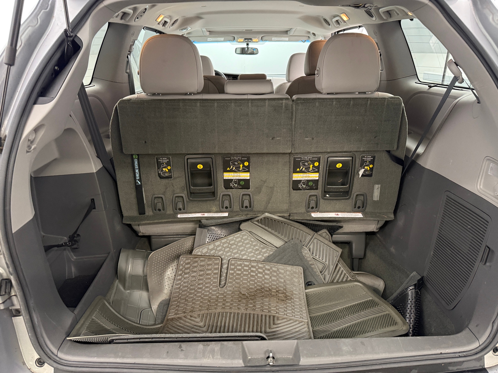 Thumbnail: 2017 Toyota Sienna - 6