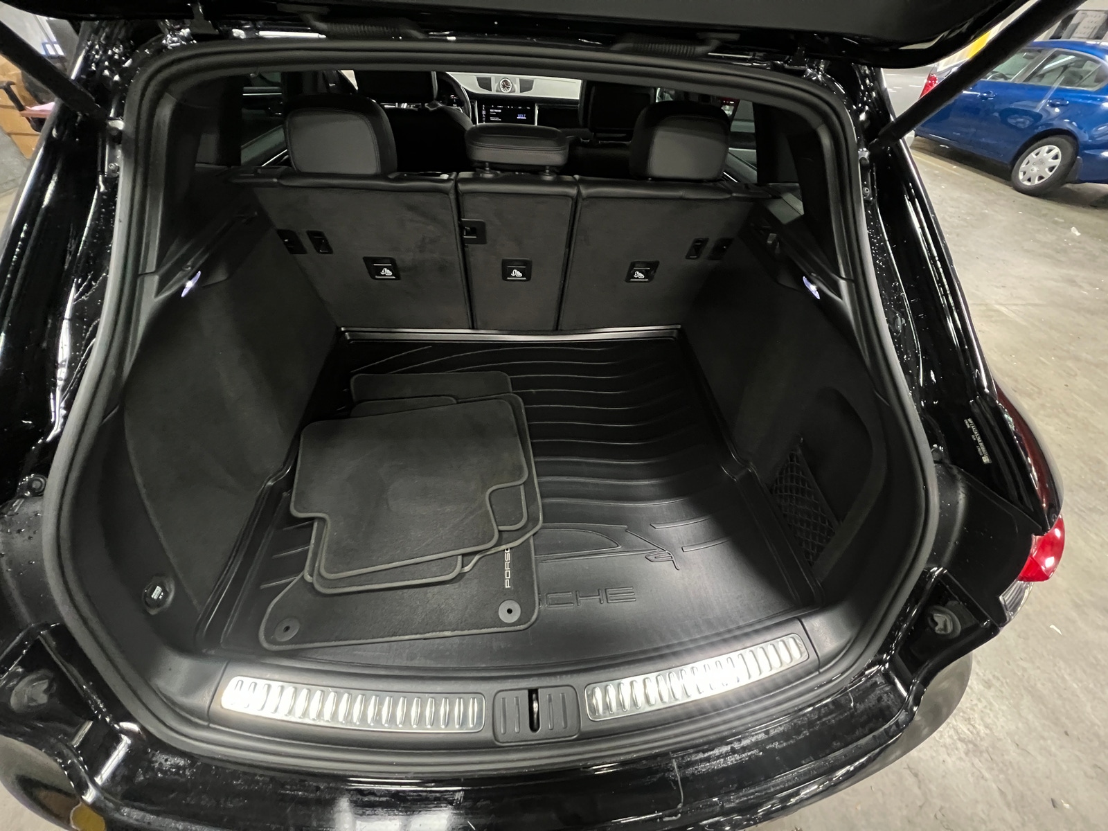 Thumbnail: 2021 Porsche Macan - 6