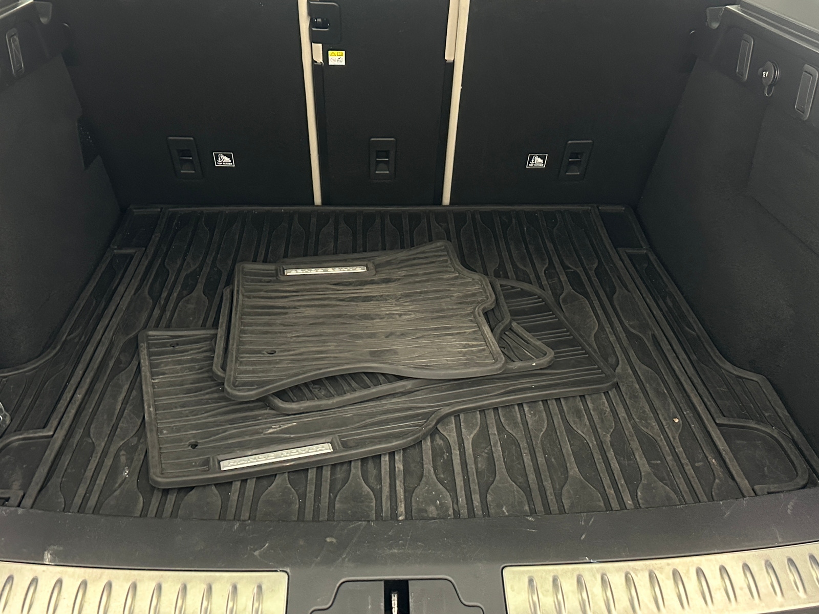 Thumbnail: 2020 Land Rover Range Rover Velar - 6