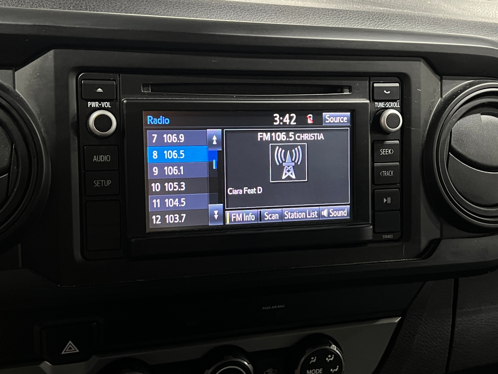 Thumbnail: 2019 Toyota Tacoma - 4