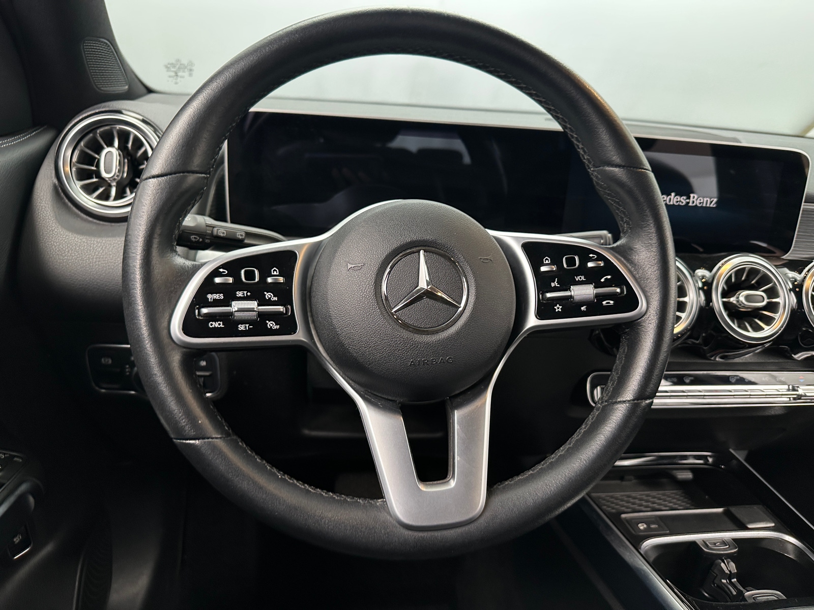 Thumbnail: 2020 Mercedes-Benz GLB - 4