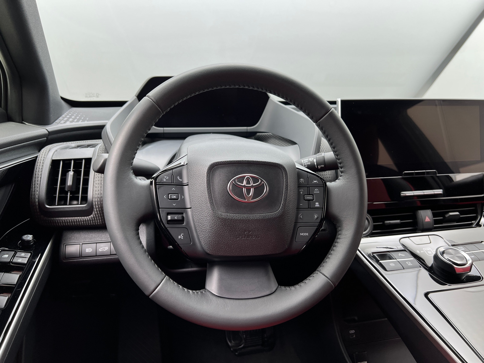 Thumbnail: 2025 Toyota bZ4X - 4