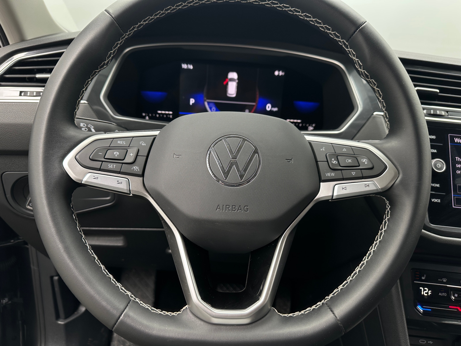 Thumbnail: 2023 Volkswagen Tiguan - 4