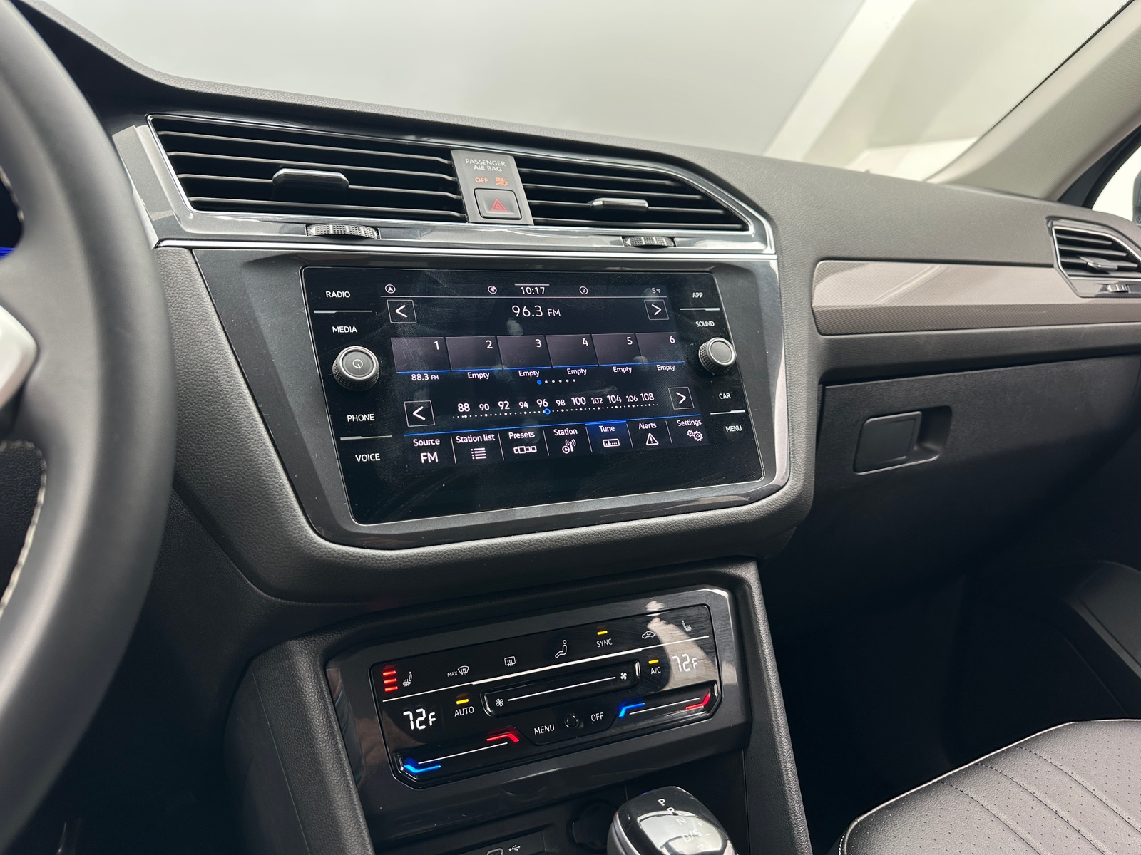 Thumbnail: 2023 Volkswagen Tiguan - 3