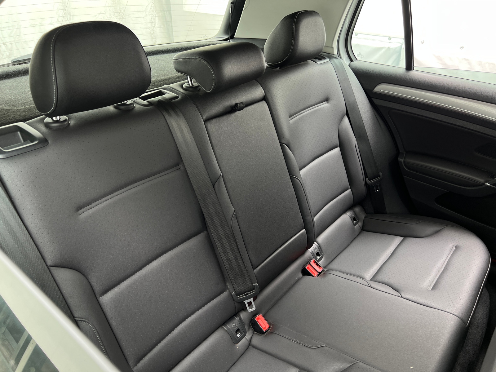 Thumbnail: 2016 Volkswagen e-Golf - 5