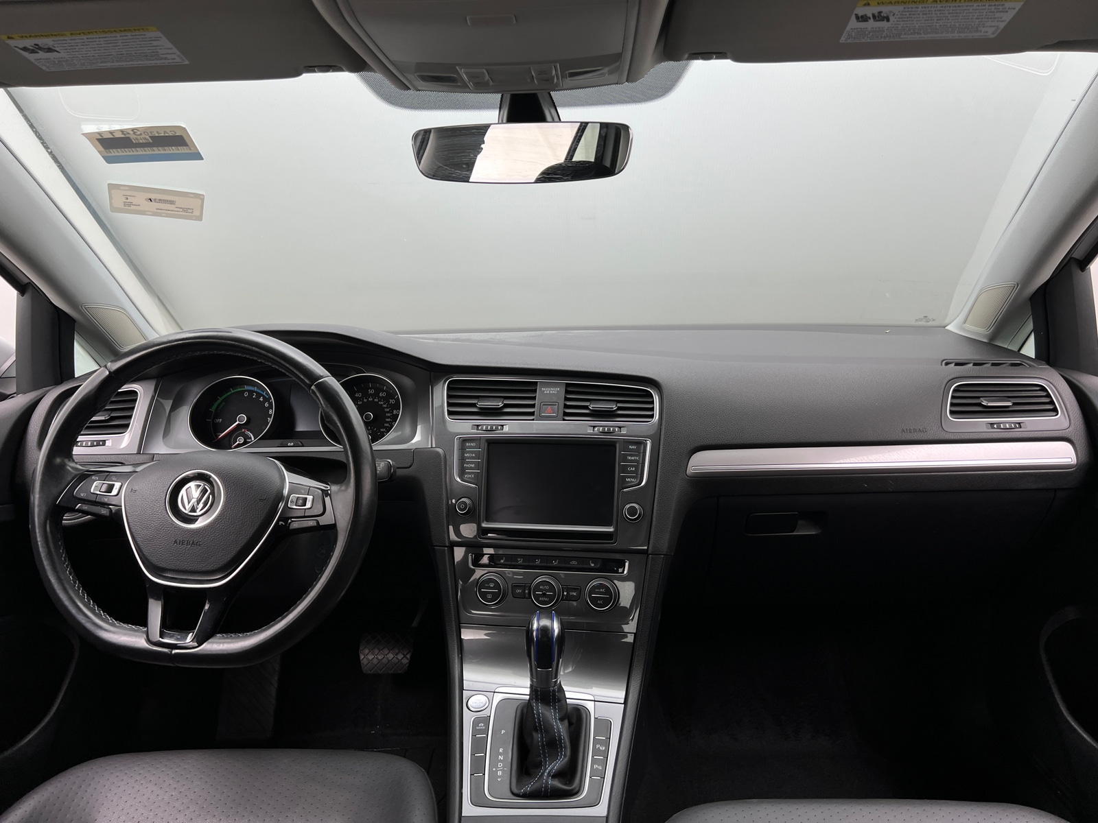 Thumbnail: 2016 Volkswagen e-Golf - 2