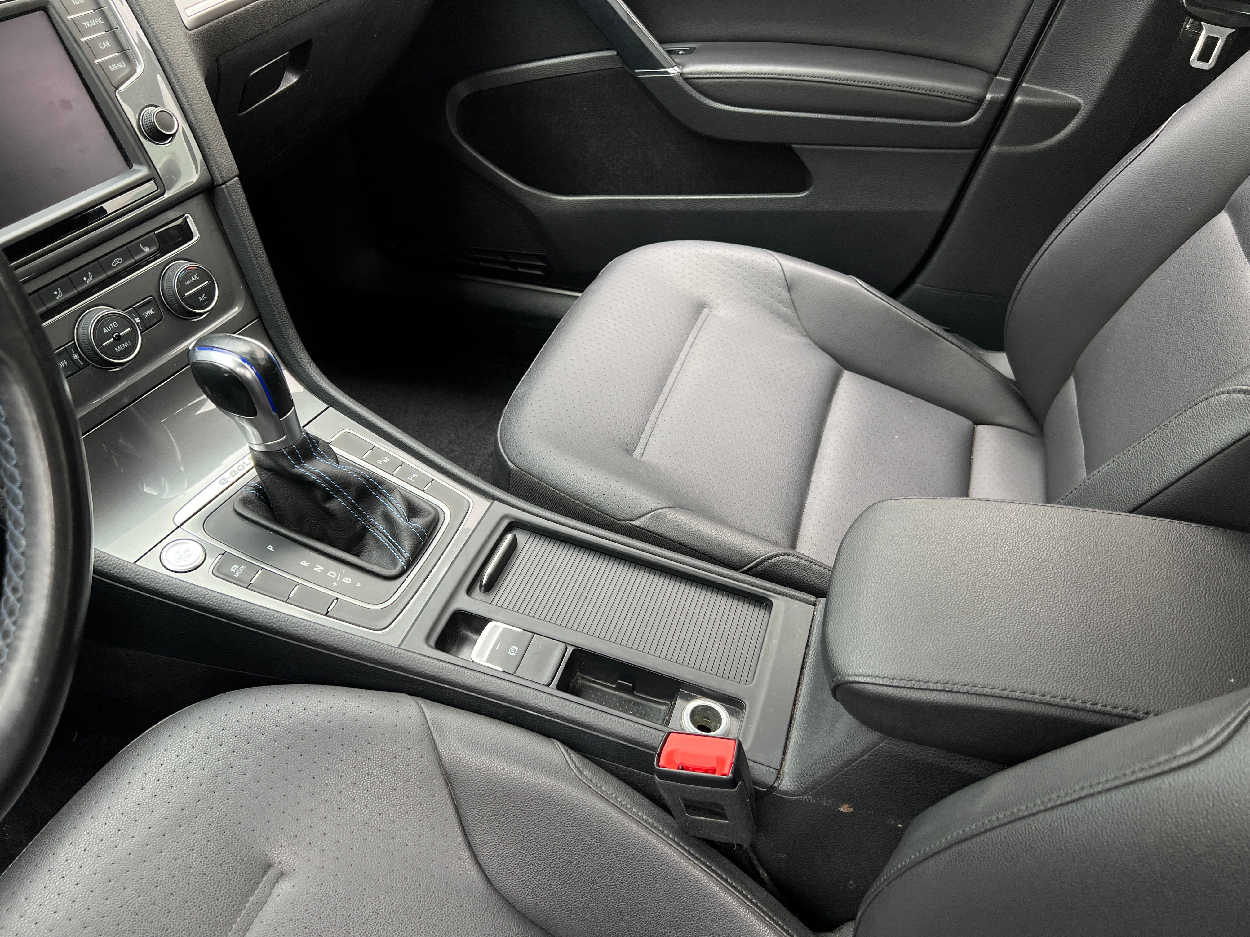 Used 2016 Volkswagen e-Golf e-Golf SEL Premium with VIN WVWPP7AU3GW913895 for sale in Auburn, WA