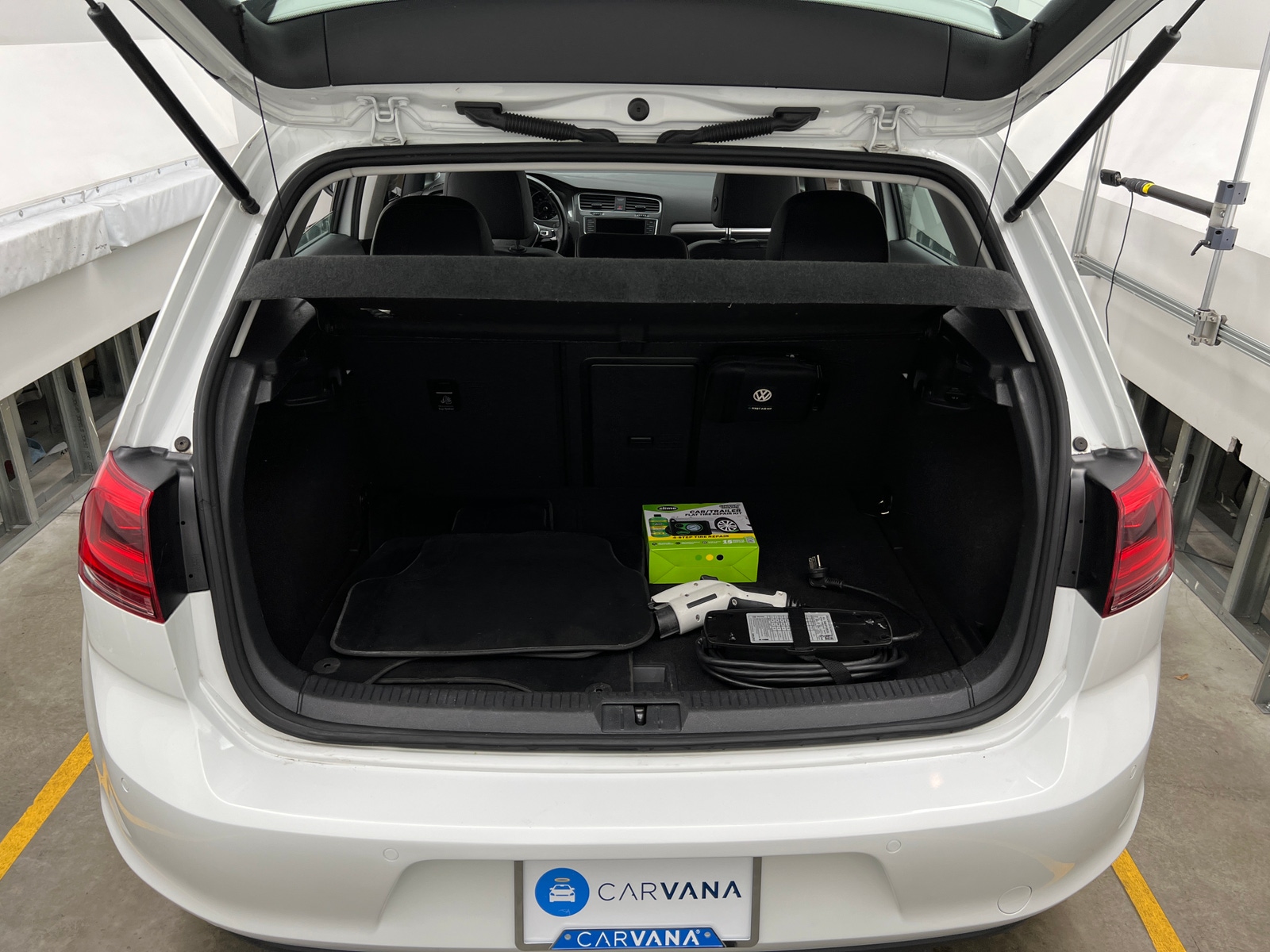 Thumbnail: 2016 Volkswagen e-Golf - 6