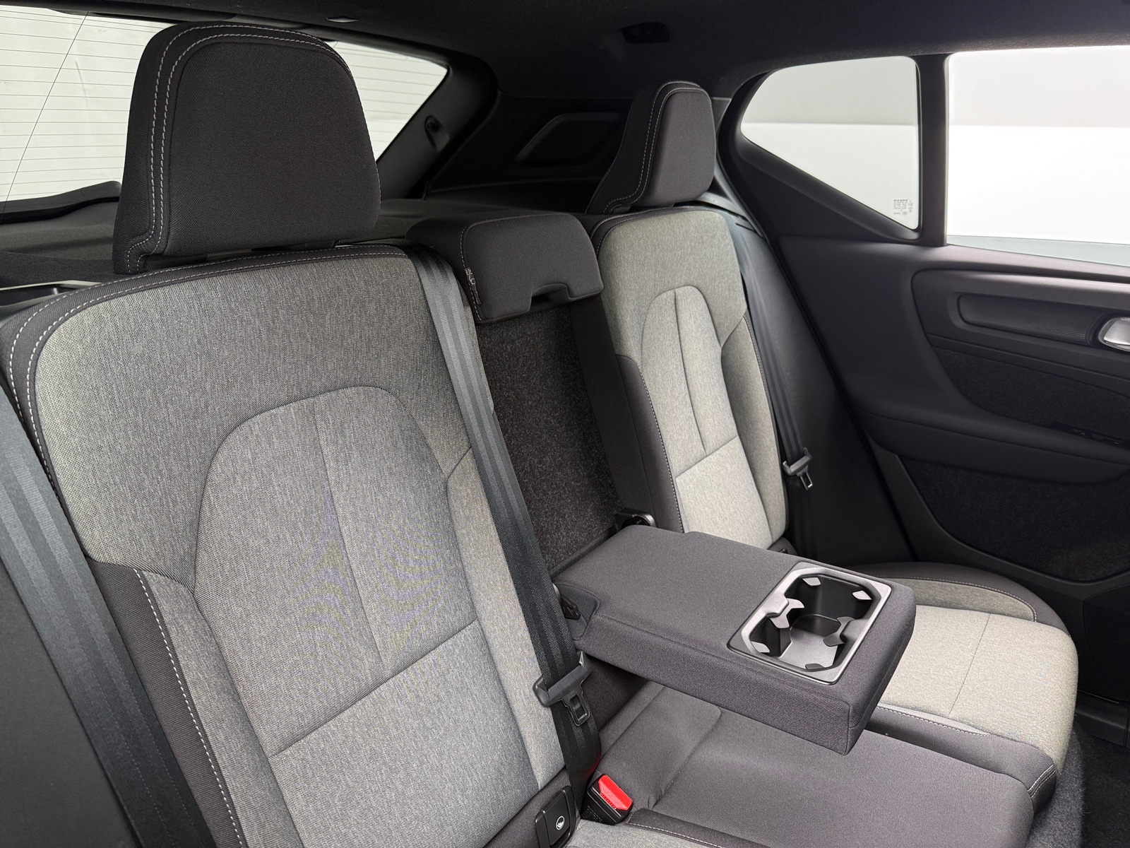 Thumbnail: 2024 Volvo XC40 - 6