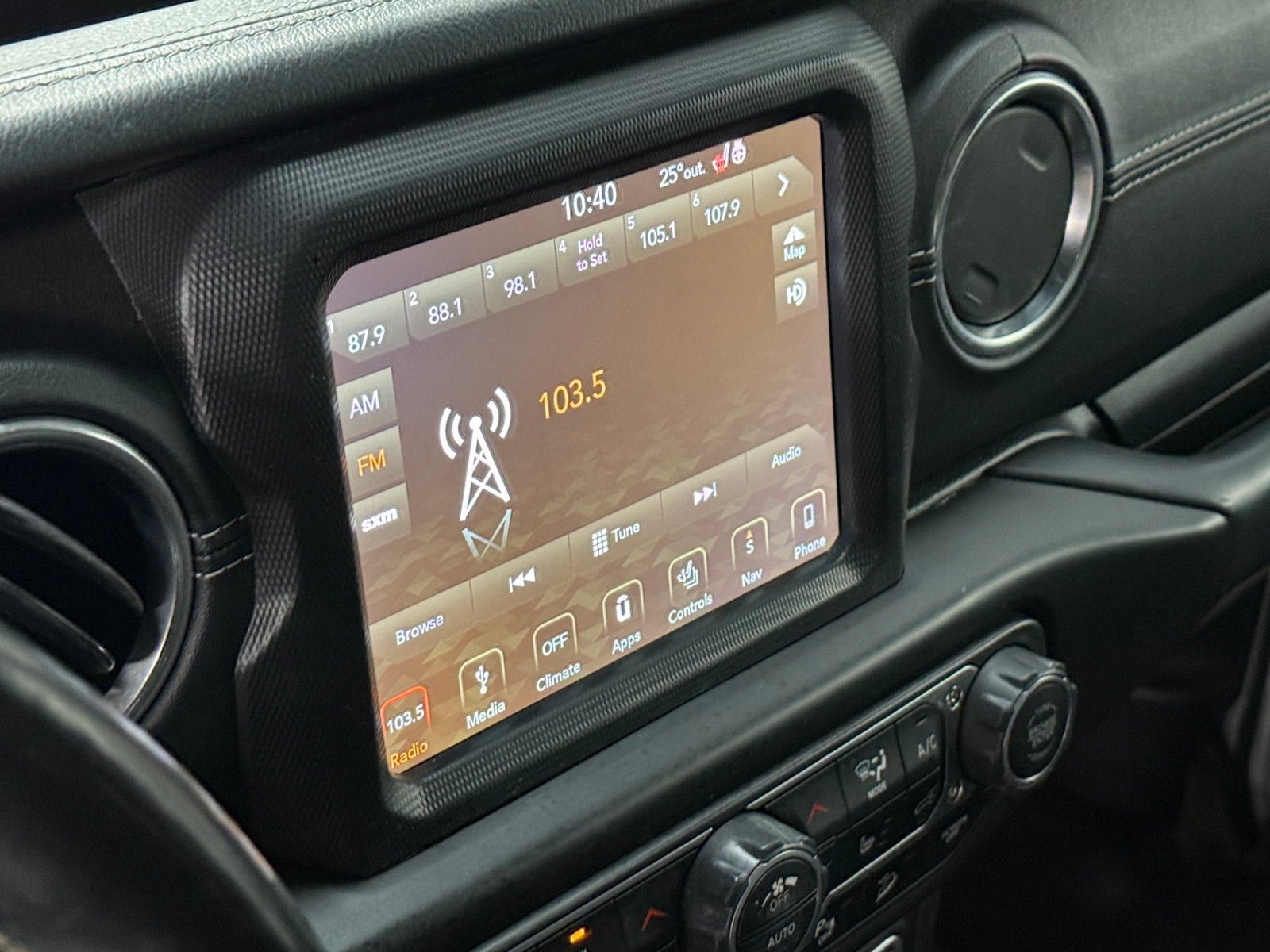 Thumbnail: 2018 Jeep Wrangler - 3