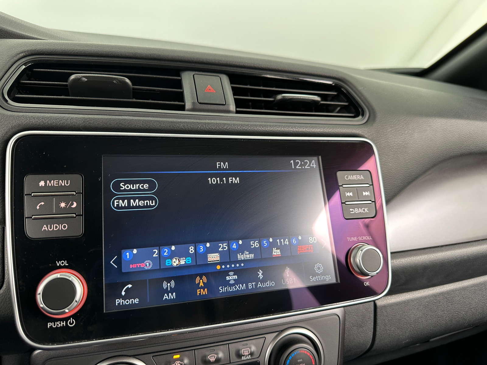 Thumbnail: 2022 Nissan Leaf - 4