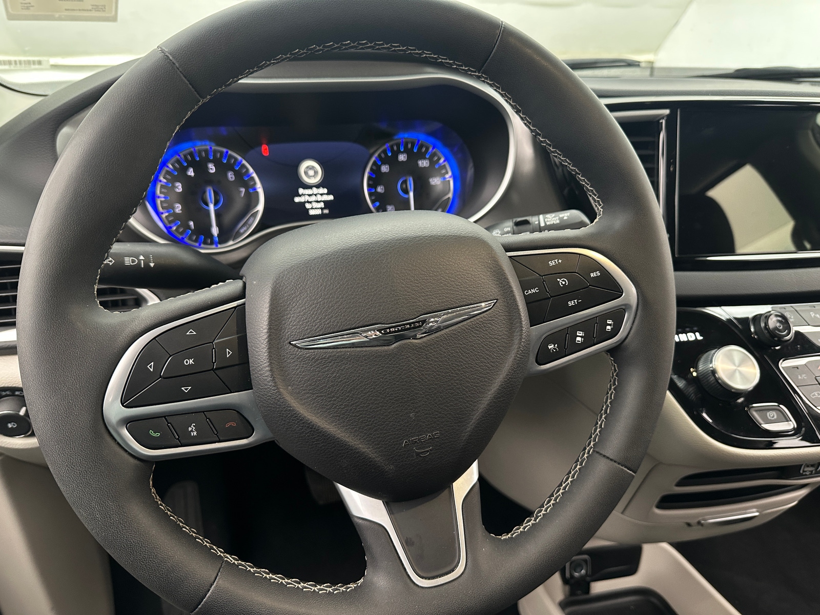 Thumbnail: 2024 Chrysler Pacifica - 4