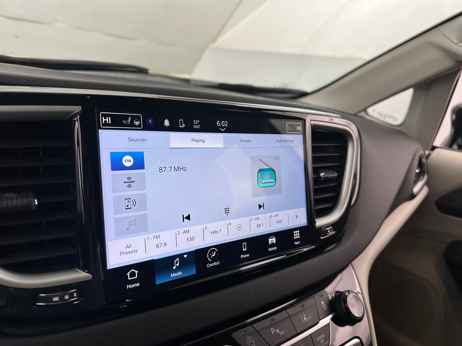 Thumbnail: 2024 Chrysler Pacifica - 3